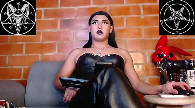 Snapshot of Domina_Lilith chatting on February 17, 6:31 am Domina Lilith online show from February 17, 6:31 am