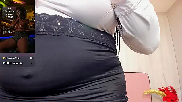 Snapshot of ShairaCoxx chatting on February 19, 3:49 pm ShairaCoxx online show from February 19, 3:49 pm