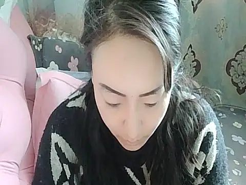 Snapshot of Xylona666 chatting on February 6, 9:32 am Xylona666 online show from February 6, 9:32 am