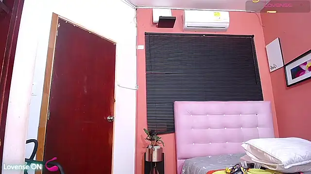 Snapshot of MiissBNasty chatting on March 2, 12:32 pm MiissBNasty online show from March 2, 12:32 pm