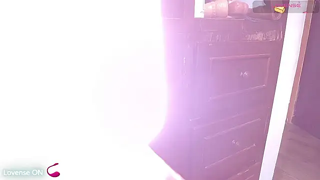 Snapshot of MiissBNasty chatting on March 3, 2:36 am MiissBNasty online show from March 3, 2:36 am