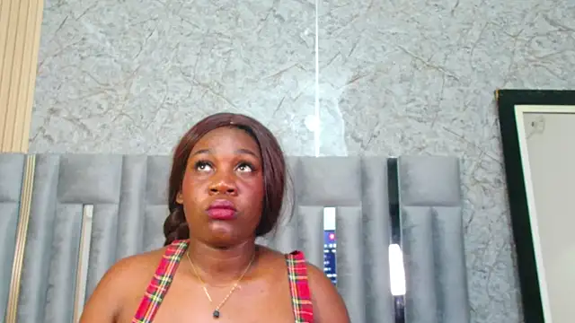 Snapshot of MiissBNasty chatting on December 4, 2:43 am MiissBNasty online show from December 4, 2:43 am