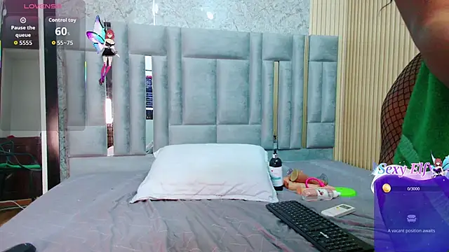 Snapshot of MiissBNasty chatting on December 18, 3:01 am MiissBNasty online show from December 18, 3:01 am