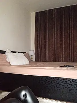 Snapshot of GiseleReine chatting on March 21, 6:51 pm GiseleReine online show from March 21, 6:51 pm