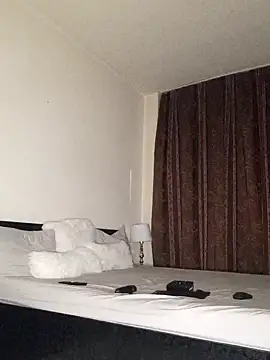 Snapshot of GiseleReine chatting on March 22, 5:52 pm GiseleReine online show from March 22, 5:52 pm