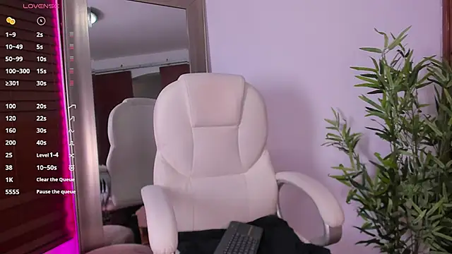 Snapshot of Irina_bx chatting on November 6, 8:32 pm Irina bx online show from November 6, 8:32 pm