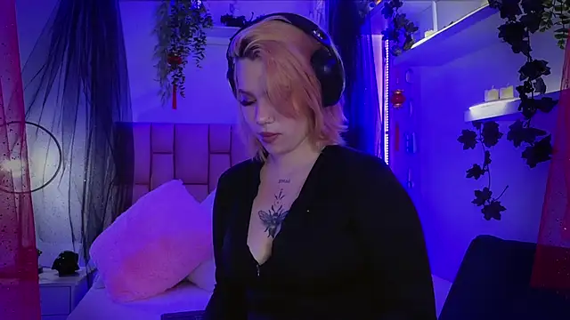 albaismynameX online show from October 27, 12:20 pm