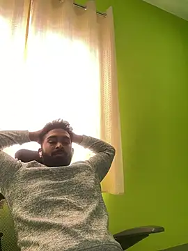 Snapshot of Handsomehunk_4U chatting on December 11, 7:53 am Handsomehunk 4U online show from December 11, 7:53 am