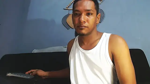 Grandeygruesa1 online show from April 13, 8:03 pm