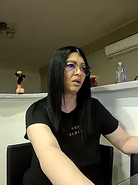 Snapshot of Milf_Abigail chatting on February 6, 11:04 pm Milf Abigail online show from February 6, 11:04 pm