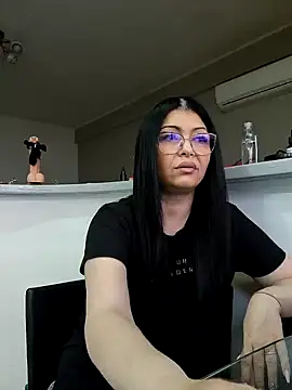 Snapshot of Milf_Abigail chatting on February 10, 5:47 am Milf Abigail online show from February 10, 5:47 am