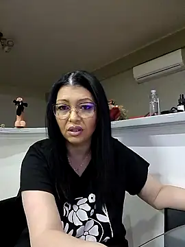 Snapshot of Milf_Abigail chatting on February 11, 1:20 am Milf Abigail online show from February 11, 1:20 am