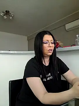 Snapshot of Milf_Abigail chatting on February 19, 6:22 am Milf Abigail online show from February 19, 6:22 am