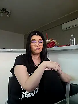 Snapshot of Milf_Abigail chatting on February 20, 5:44 am Milf Abigail online show from February 20, 5:44 am