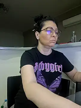 Snapshot of Milf_Abigail chatting on February 20, 11:21 pm Milf Abigail online show from February 20, 11:21 pm