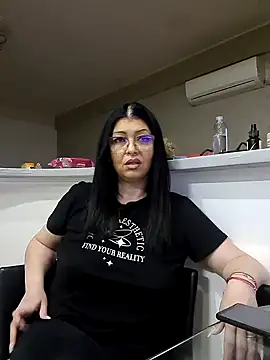 Snapshot of Milf_Abigail chatting on March 2, 3:24 am Milf Abigail online show from March 2, 3:24 am