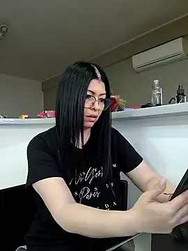 Snapshot of Milf_Abigail chatting on March 3, 5:20 am Milf Abigail online show from March 3, 5:20 am