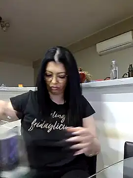 Snapshot of Milf_Abigail chatting on March 4, 1:01 am Milf Abigail online show from March 4, 1:01 am