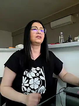 Snapshot of Milf_Abigail chatting on March 11, 6:32 am Milf Abigail online show from March 11, 6:32 am