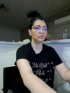 Snapshot of Milf_Abigail chatting on March 15, 10:11 pm Milf Abigail online show from March 15, 10:11 pm