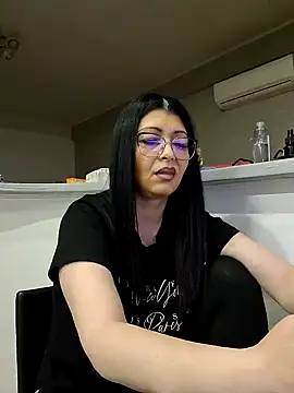 Snapshot of Milf_Abigail chatting on March 16, 4:20 am Milf Abigail online show from March 16, 4:20 am