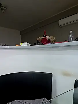 Snapshot of Milf_Abigail chatting on March 17, 5:56 am Milf Abigail online show from March 17, 5:56 am