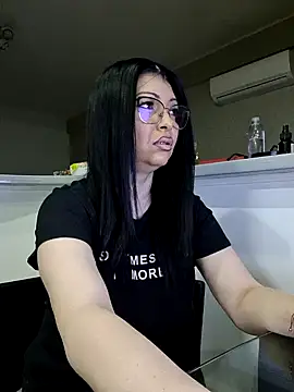 Snapshot of Milf_Abigail chatting on March 18, 12:49 am Milf Abigail online show from March 18, 12:49 am