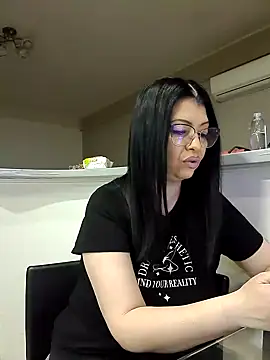 Snapshot of Milf_Abigail chatting on March 19, 2:27 am Milf Abigail online show from March 19, 2:27 am