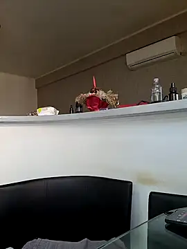 Snapshot of Milf_Abigail chatting on March 19, 5:30 am Milf Abigail online show from March 19, 5:30 am