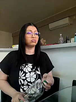 Snapshot of Milf_Abigail chatting on March 20, 5:35 am Milf Abigail online show from March 20, 5:35 am