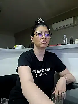 Snapshot of Milf_Abigail chatting on March 21, 1:56 am Milf Abigail online show from March 21, 1:56 am