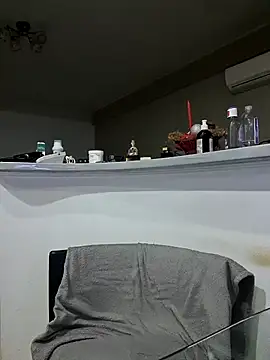 Snapshot of Milf_Abigail chatting on October 17, 1:09 am Milf Abigail online show from October 17, 1:09 am