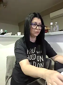 Snapshot of Milf_Abigail chatting on October 20, 1:28 am Milf Abigail online show from October 20, 1:28 am