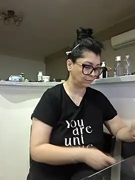 Snapshot of Milf_Abigail chatting on November 3, 12:24 am Milf Abigail online show from November 3, 12:24 am