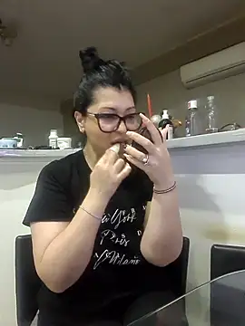 Snapshot of Milf_Abigail chatting on November 8, 12:33 am Milf Abigail online show from November 8, 12:33 am