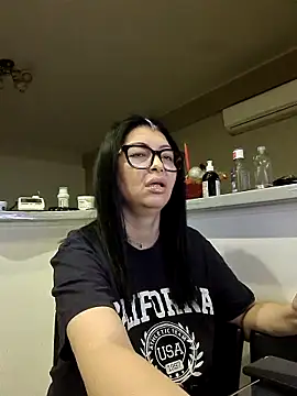 Snapshot of Milf_Abigail chatting on November 16, 1:33 am Milf Abigail online show from November 16, 1:33 am