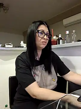 Snapshot of Milf_Abigail chatting on November 17, 12:38 am Milf Abigail online show from November 17, 12:38 am