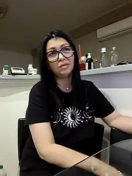 Snapshot of Milf_Abigail chatting on November 26, 10:33 pm Milf Abigail online show from November 26, 10:33 pm