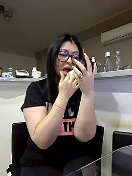 Snapshot of Milf_Abigail chatting on December 1, 3:00 am Milf Abigail online show from December 1, 3:00 am