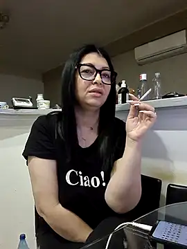 Snapshot of Milf_Abigail chatting on December 3, 1:35 am Milf Abigail online show from December 3, 1:35 am