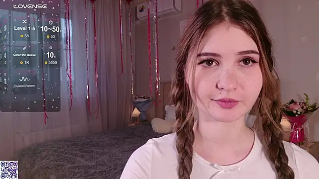 Snapshot of LeraKit chatting on February 18, 1:44 pm LeraKit online show from February 18, 1:44 pm