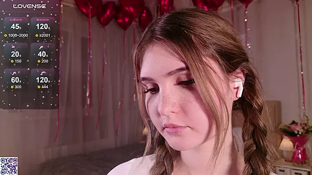 Snapshot of LeraKit chatting on February 18, 4:48 pm LeraKit online show from February 18, 4:48 pm