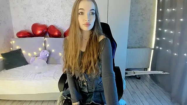 LissaCain online show from March 19, 4:16 am