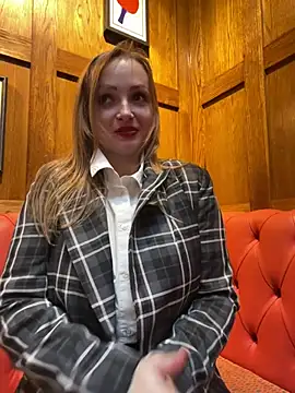 Snapshot of LadyTatiana_Madam chatting on February 19, 3:49 pm LadyTatiana Madam online show from February 19, 3:49 pm