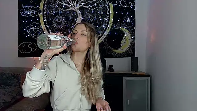 SexxyLiviaa online show from December 18, 11:44 pm