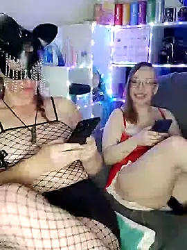 Snapshot of Isabella_Geney chatting on December 6, 10:30 pm Isabella Geney online show from December 6, 10:30 pm