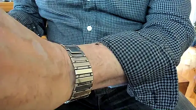 Snapshot of massive_cum chatting on January 27, 6:20 pm massive cum online show from January 27, 6:20 pm