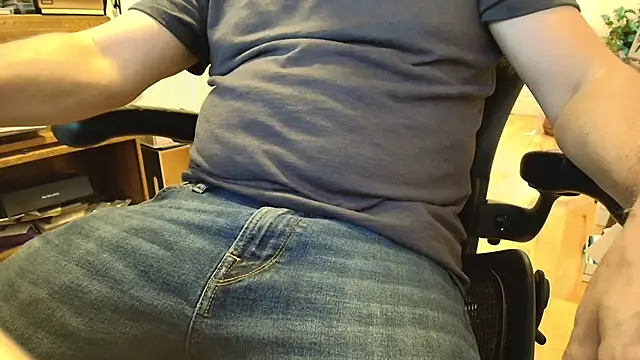 Snapshot of massive_cum chatting on September 13, 11:04 pm massive cum online show from September 13, 11:04 pm