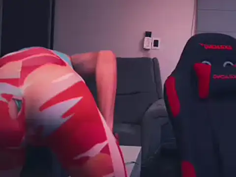 Snapshot of BodyandlegginLover chatting on February 22, 6:17 am BodyandlegginLover online show from February 22, 6:17 am