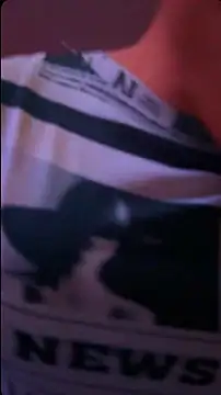 Snapshot of BodyandlegginLover chatting on September 16, 7:53 am BodyandlegginLover online show from September 16, 7:53 am